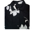 Flor blanco y negro con capucha PVC impermeable para mujer